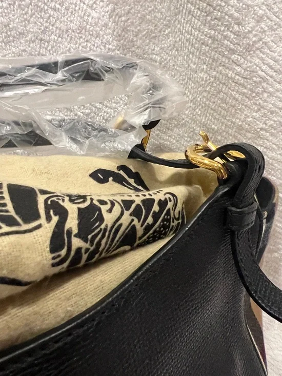 Burberry Black Leather Shoulder Bag with Beige Check Panels - Picture 15 of 15